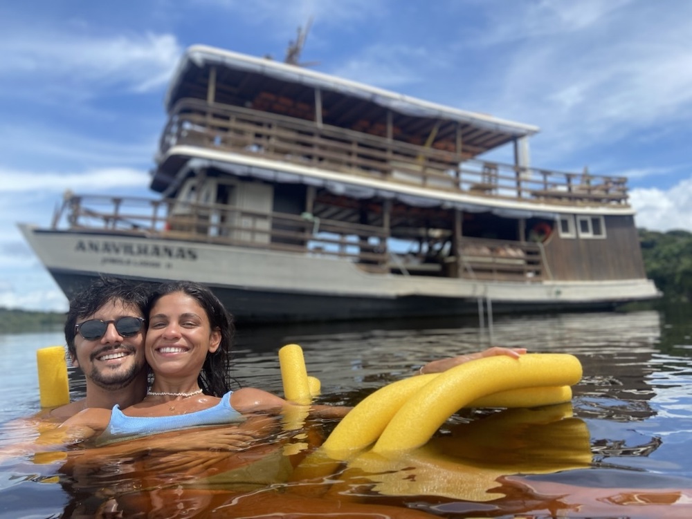 Bernardo-Rabelo-wife-ocean-travels