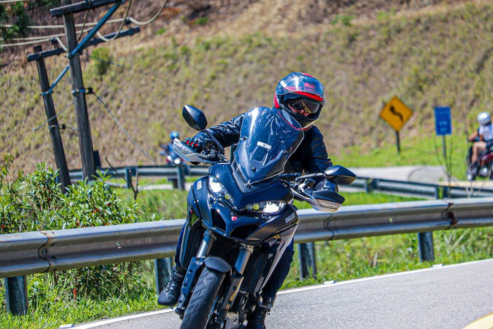 Tiago-Bernardinelli-motorcycle