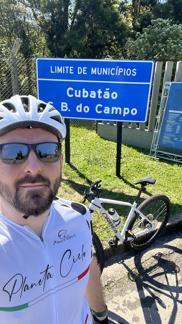 Tiago-Bernardinelli-mountain-biking