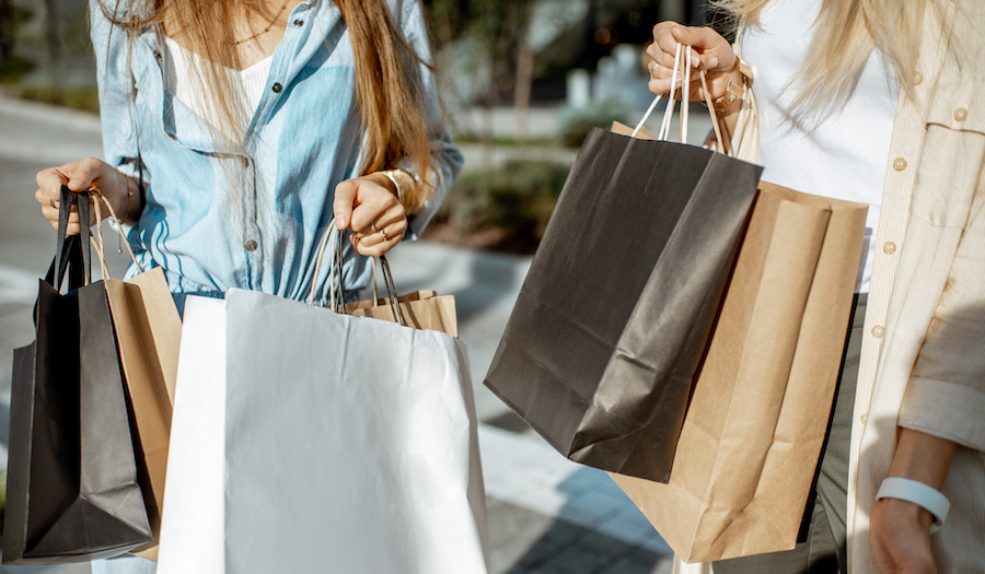 retail-women-with-shopping-bags-outdoors